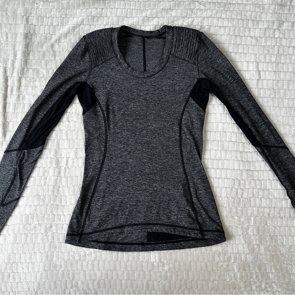 Lululemon Women’s Gray Long Sleeve Workout Top Size 6